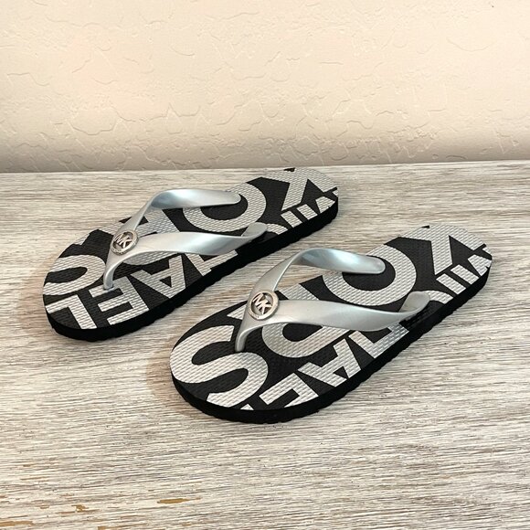 New Michael Kors Flip Flops Sandals Size 6 Thong Silver Black MK Logo - Picture 1 of 10